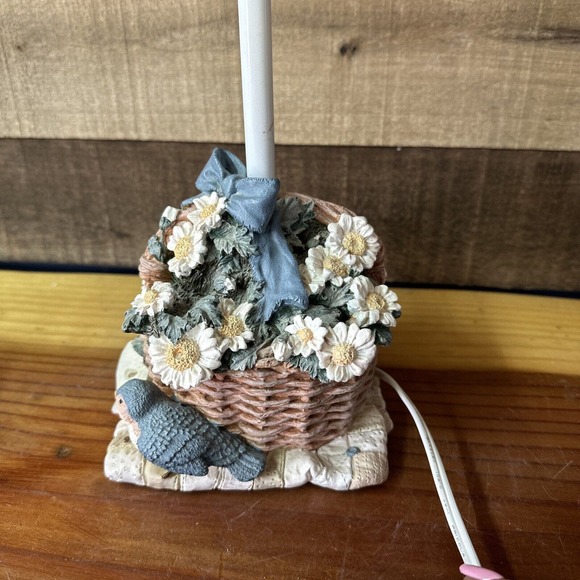 FIGI Graphics Garden Daisy Basket Table Lamp Cottage-core - Picture 7 of 8